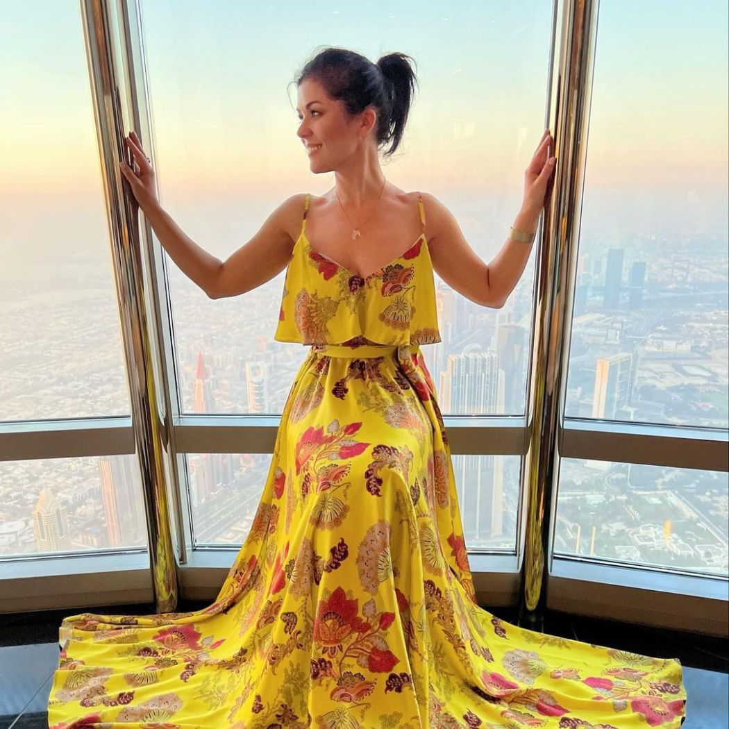 Ubrania w tym kolorze to hit wiosny 2023. Nie spodziewałabyś się, że może chodzić o ten odcień